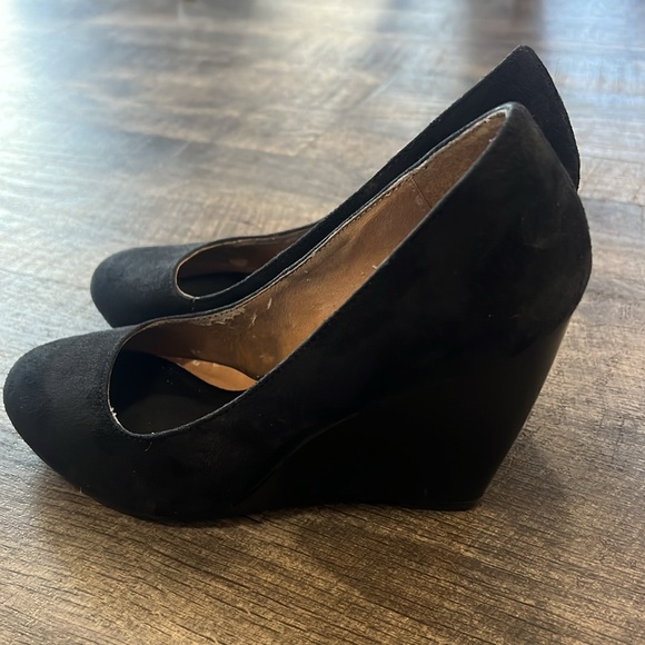 Nine West Faux Suede Wedges size 6 - Picture 4 of 5